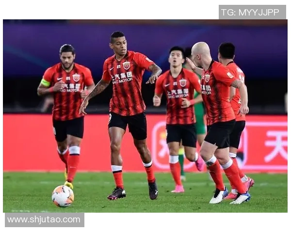 西布朗维奇迎战伊普斯全力争胜展现球队实力与斗志